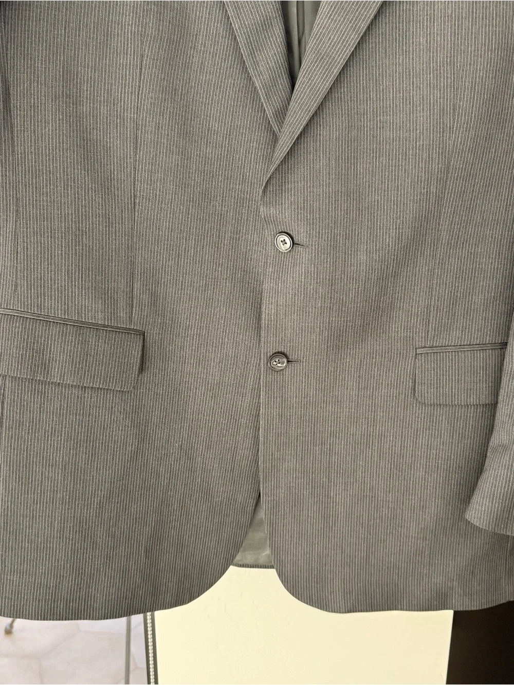 Jos. A Bank Men’s 2B signature suit medium grey narrow strip size 46X